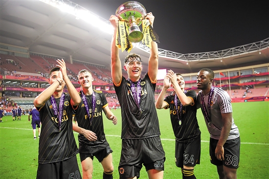 击球初速与 击球初速与